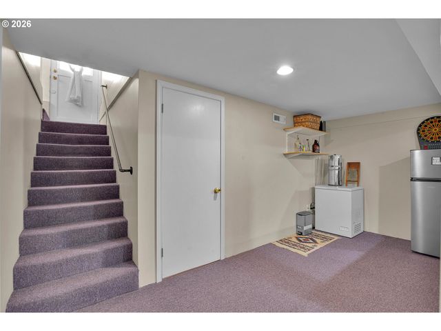 336 Nw 3RD Ave, Canby, OR 97013