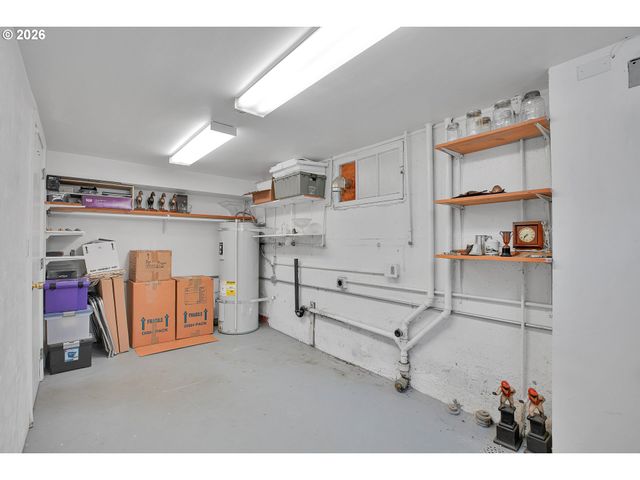 336 Nw 3RD Ave, Canby, OR 97013