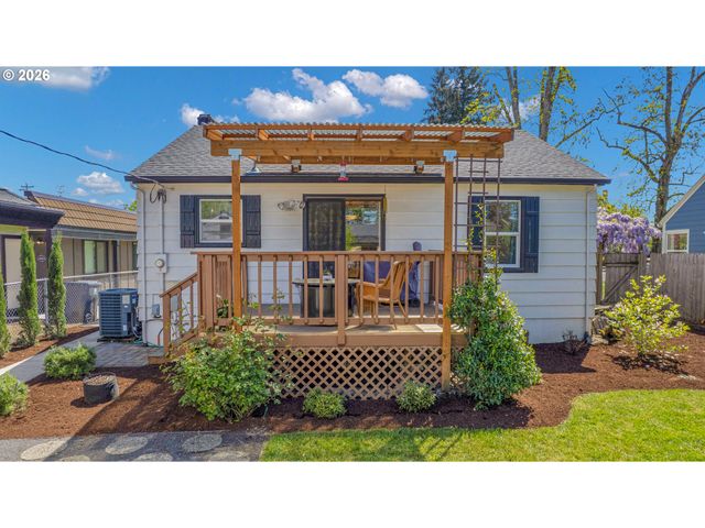 336 Nw 3RD Ave, Canby, OR 97013