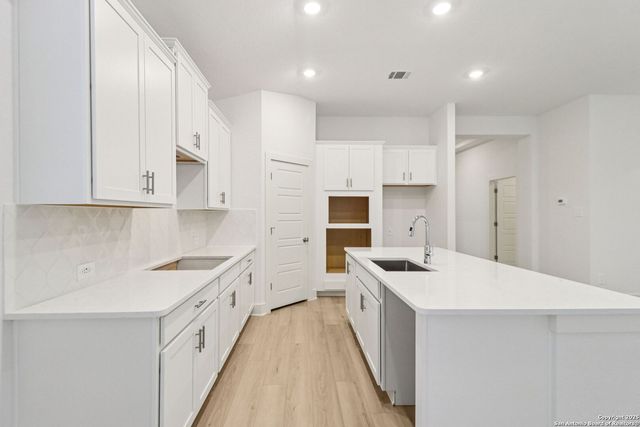 11439 Feather Vale, San Antonio, TX 78254