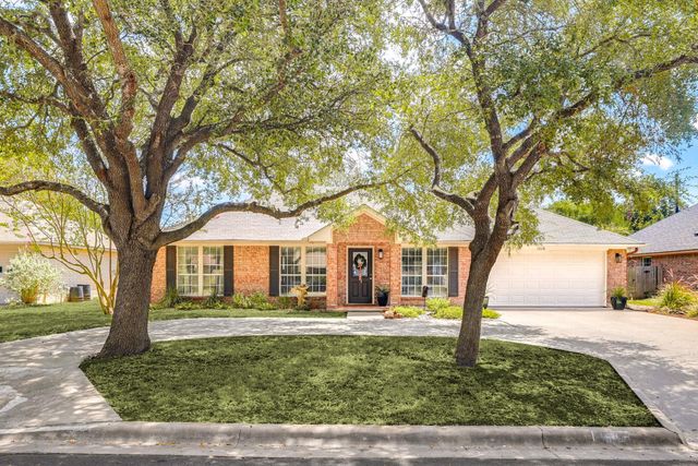 1510 Shadow WALK, Lockhart, TX 78644