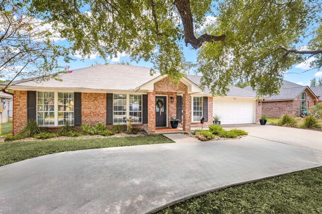 1510 Shadow WALK, Lockhart, TX 78644