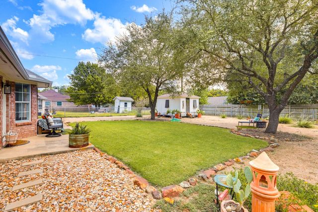 1510 Shadow WALK, Lockhart, TX 78644
