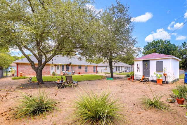 1510 Shadow WALK, Lockhart, TX 78644