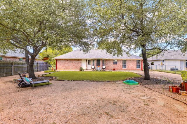 1510 Shadow WALK, Lockhart, TX 78644