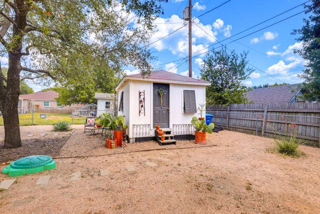 1510 Shadow WALK, Lockhart, TX 78644