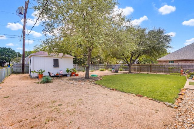1510 Shadow WALK, Lockhart, TX 78644
