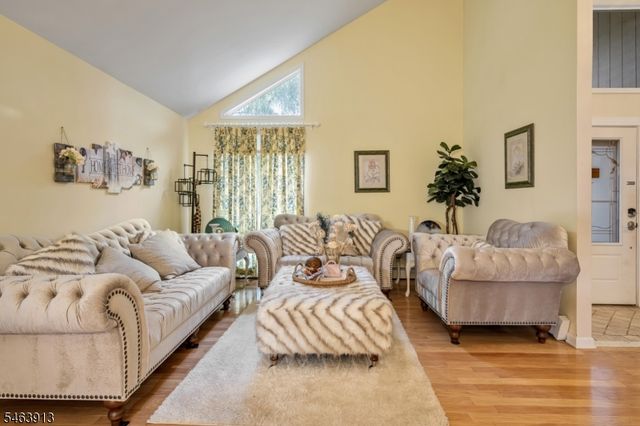 10 Clearwater Rd, Mount Olive Twp., NJ 07828