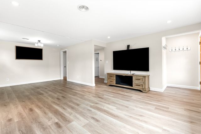 4 Pine, Peabody, MA 01960