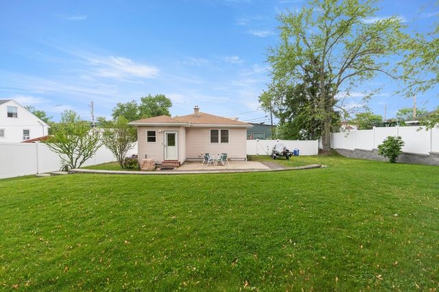 4 Pine, Peabody, MA 01960