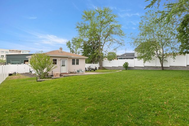 4 Pine, Peabody, MA 01960