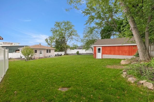 4 Pine, Peabody, MA 01960