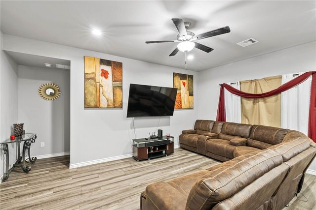 1258 Carnaby St, Corpus Christi, TX 78415