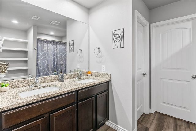 1258 Carnaby St, Corpus Christi, TX 78415