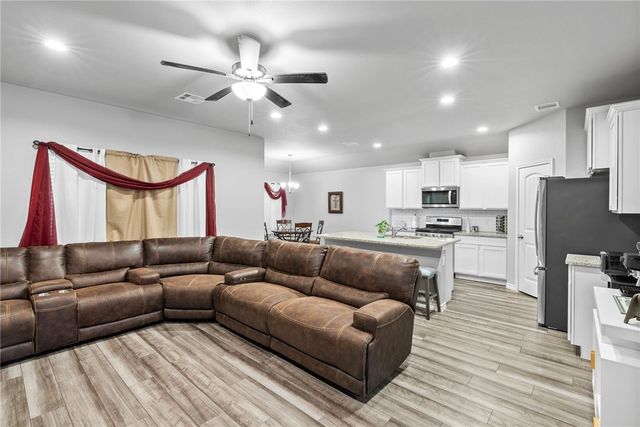 1258 Carnaby St, Corpus Christi, TX 78415