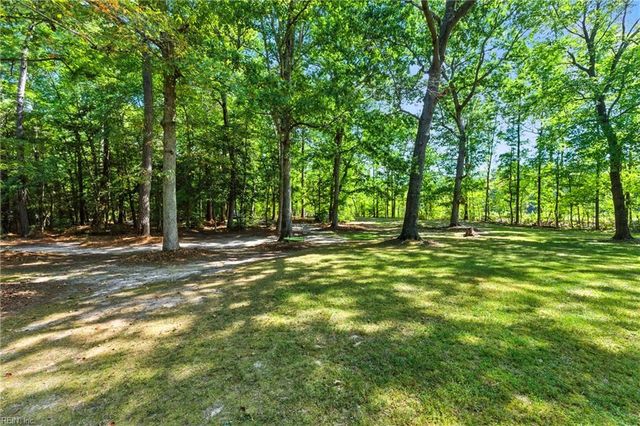 8309 Daniels LN, Gloucester, VA 23061