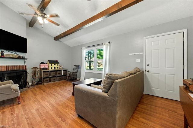 8309 Daniels LN, Gloucester, VA 23061