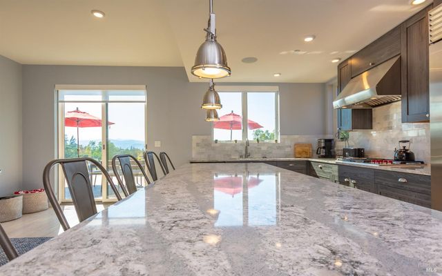 519 Horse Barn Rd, Healdsburg, CA 95448