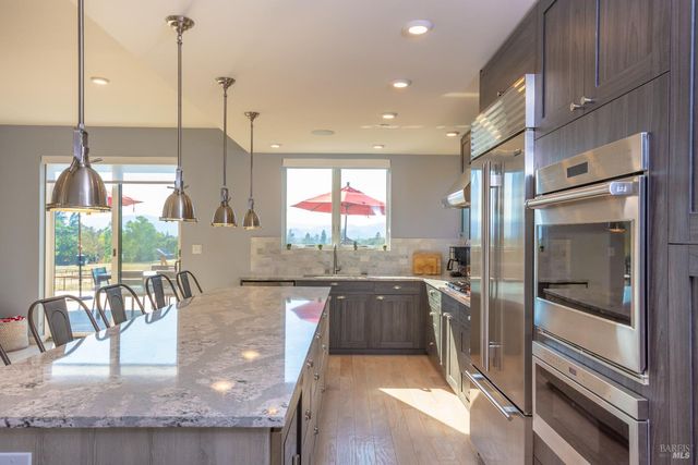 519 Horse Barn Rd, Healdsburg, CA 95448