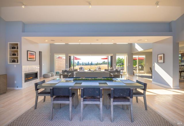 519 Horse Barn Rd, Healdsburg, CA 95448