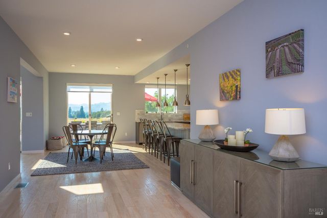 519 Horse Barn Rd, Healdsburg, CA 95448