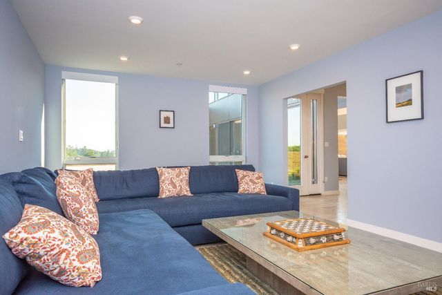 519 Horse Barn Rd, Healdsburg, CA 95448