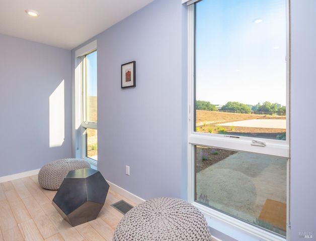 519 Horse Barn Rd, Healdsburg, CA 95448