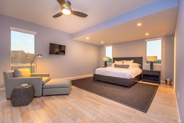 519 Horse Barn Rd, Healdsburg, CA 95448