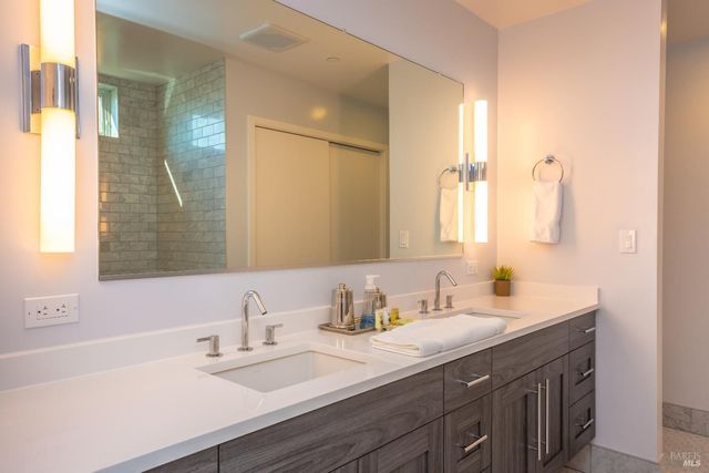 519 Horse Barn Rd, Healdsburg, CA 95448