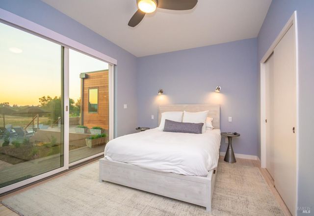 519 Horse Barn Rd, Healdsburg, CA 95448