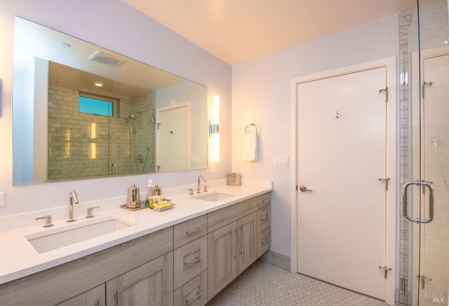 519 Horse Barn Rd, Healdsburg, CA 95448