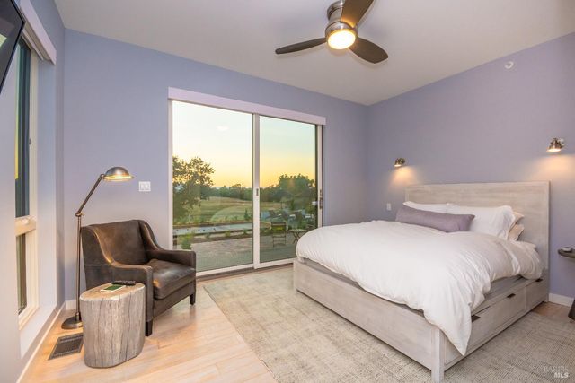 519 Horse Barn Rd, Healdsburg, CA 95448