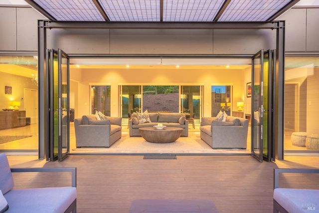 519 Horse Barn Rd, Healdsburg, CA 95448