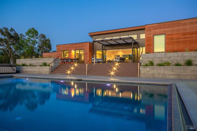 519 Horse Barn Rd, Healdsburg, CA 95448