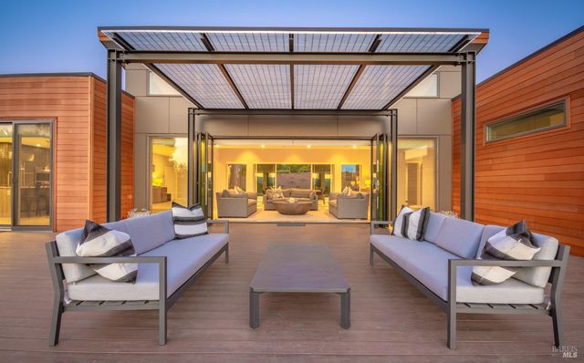 519 Horse Barn Rd, Healdsburg, CA 95448