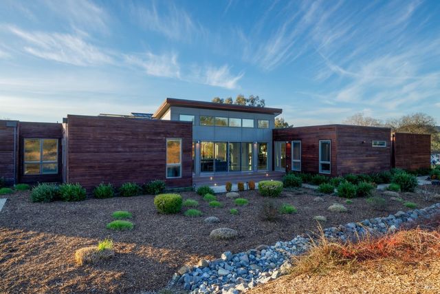 519 Horse Barn Rd, Healdsburg, CA 95448