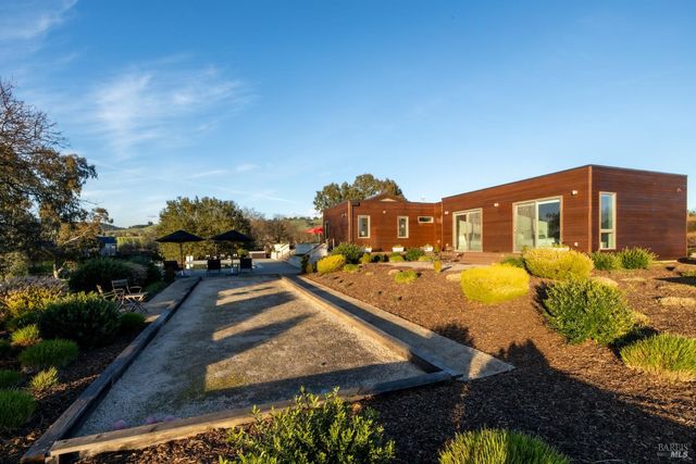 519 Horse Barn Rd, Healdsburg, CA 95448