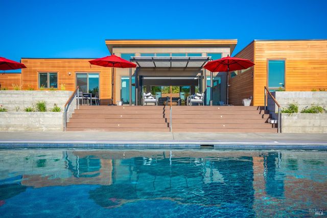 519 Horse Barn Rd, Healdsburg, CA 95448