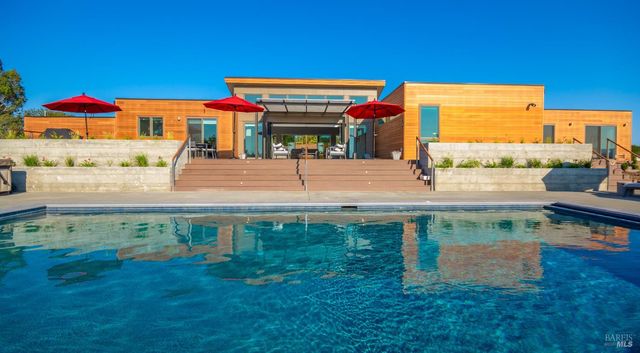 519 Horse Barn Rd, Healdsburg, CA 95448