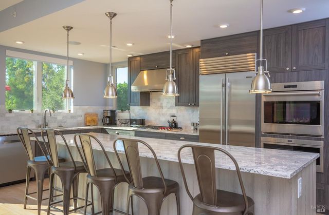 519 Horse Barn Rd, Healdsburg, CA 95448