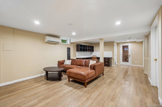 3 Zeck Court, Suffern, NY 10901