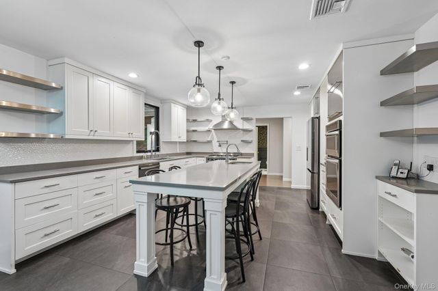 3 Zeck Court, Suffern, NY 10901