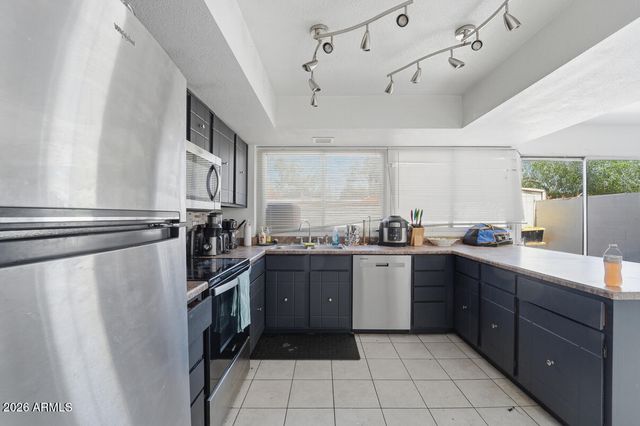 7825 N 49TH Avenue, Glendale, AZ 85301