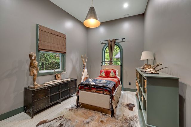 1206 McGrace Ln, Nashville, TN 37220