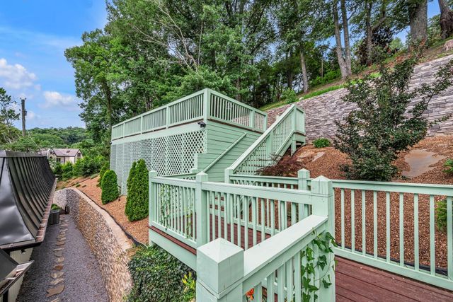 1206 McGrace Ln, Nashville, TN 37220