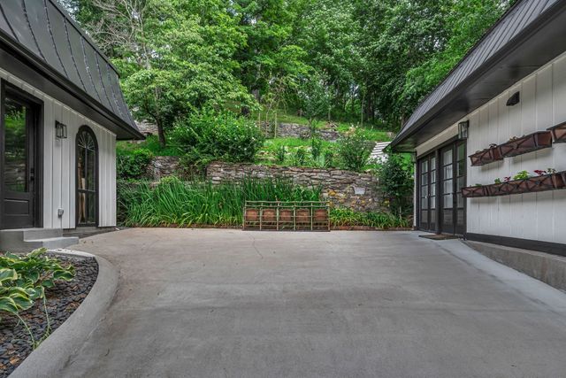 1206 McGrace Ln, Nashville, TN 37220