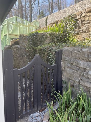 1206 McGrace Ln, Nashville, TN 37220