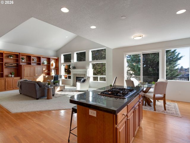 14924 Nw VANCE Dr, Portland, OR 97229