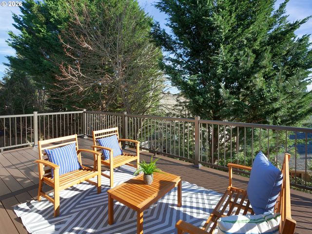 14924 Nw VANCE Dr, Portland, OR 97229