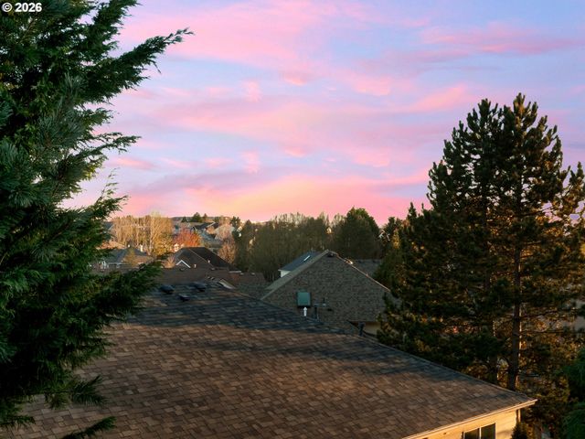 14924 Nw VANCE Dr, Portland, OR 97229